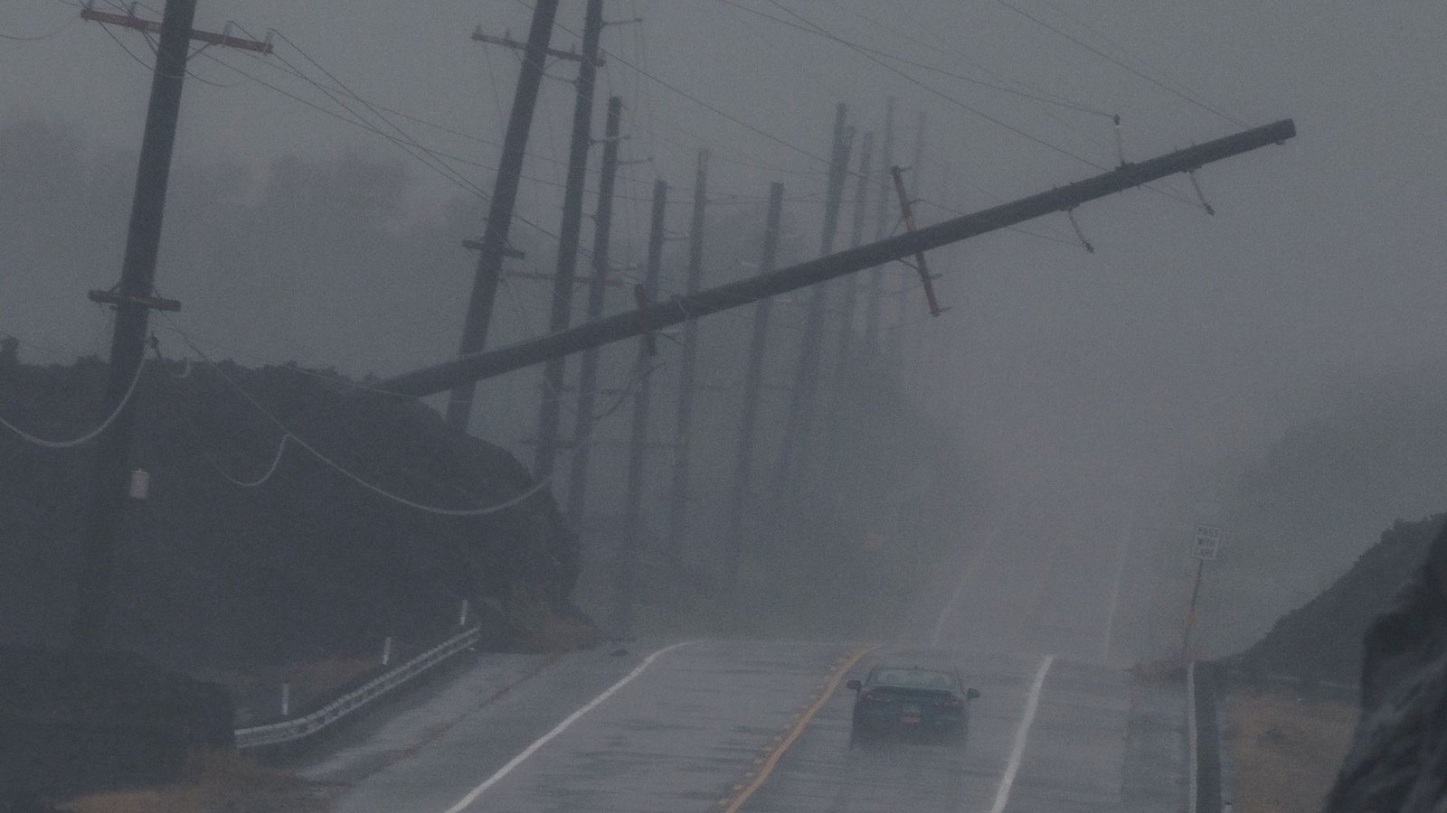 Hurricane Lala lashes Hawaii – with 89,000 losing power